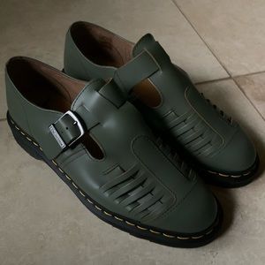 Dr martens MICA shoes in Khaki/green in size UK 9/US 10